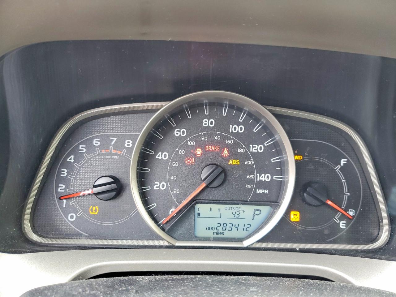 2015 Toyota Rav4 Le Red vin: JTMBFREV7FD158093