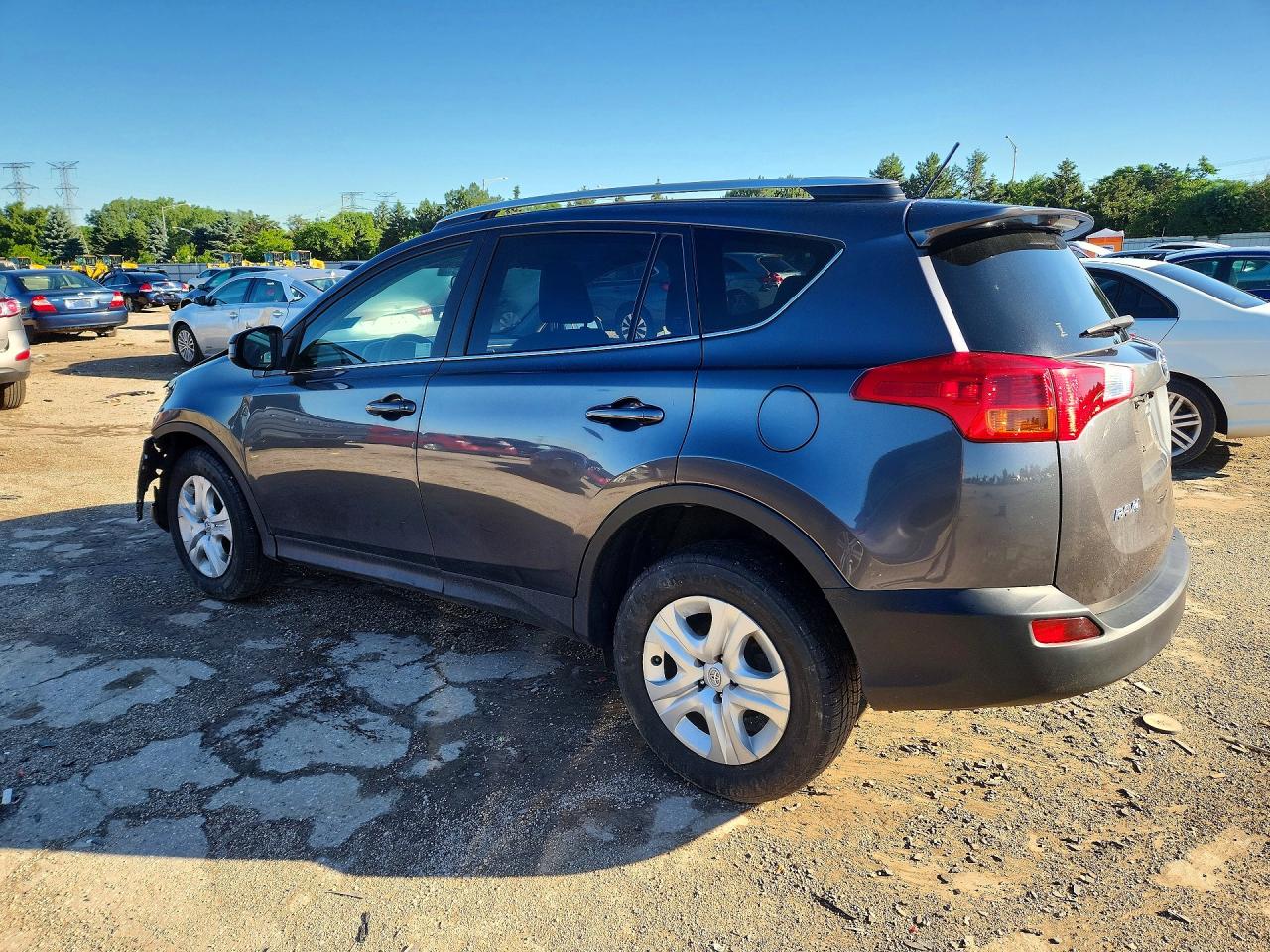 2015 Toyota Rav4 Le Gray vin: JTMBFREV7FJ024153