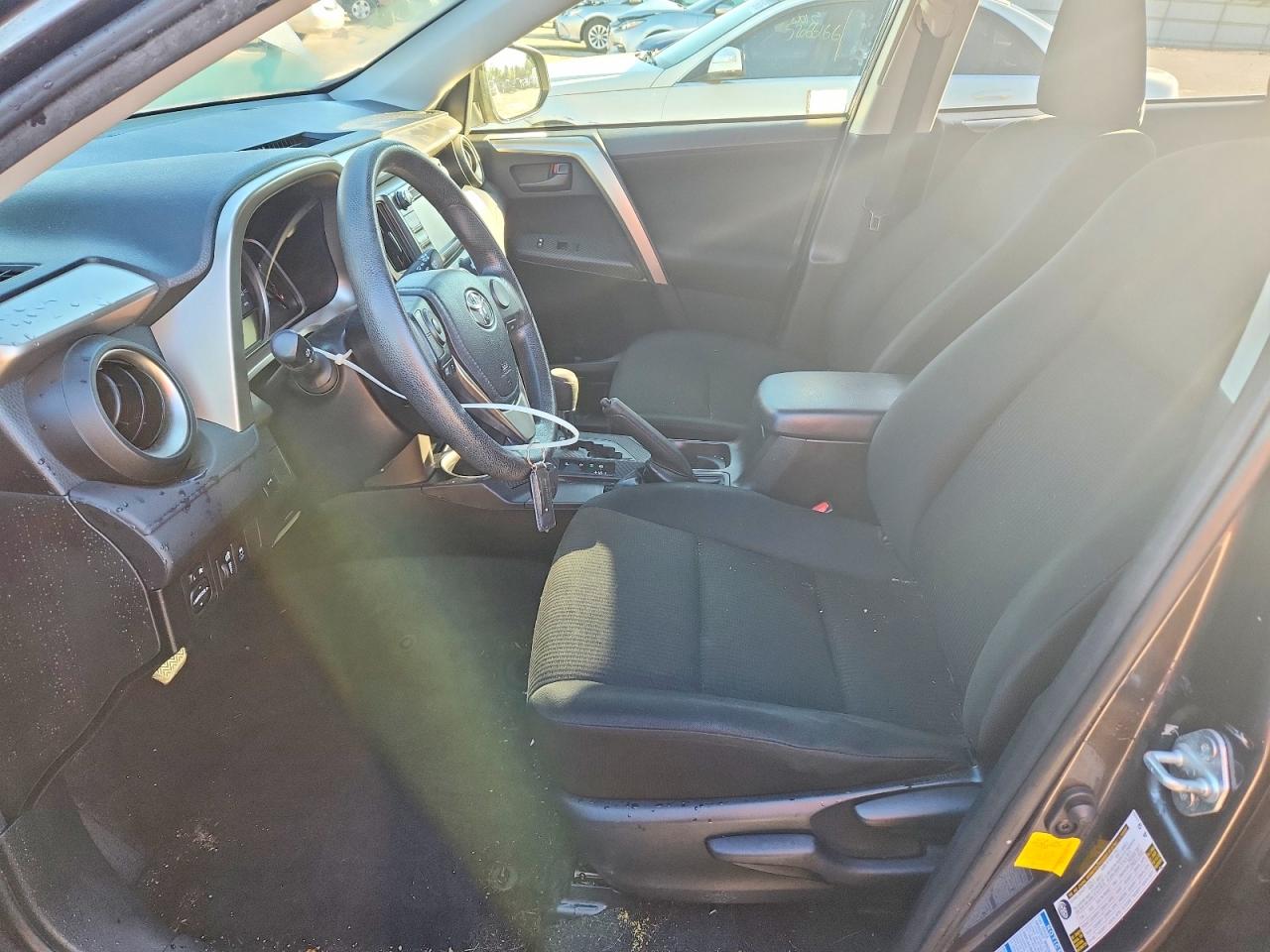 2015 Toyota Rav4 Le Gray vin: JTMBFREV7FJ024153