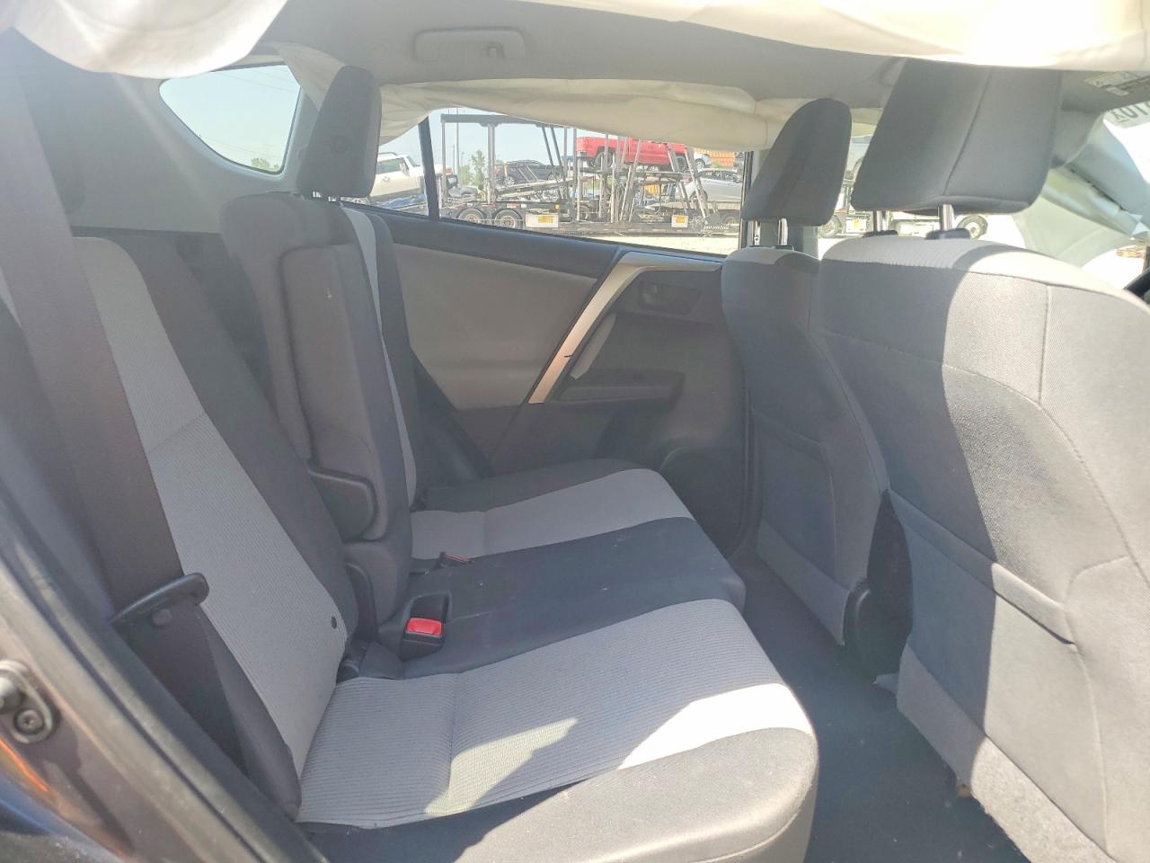 2015 Toyota Rav4 Le Gray vin: JTMBFREV7FJ030969