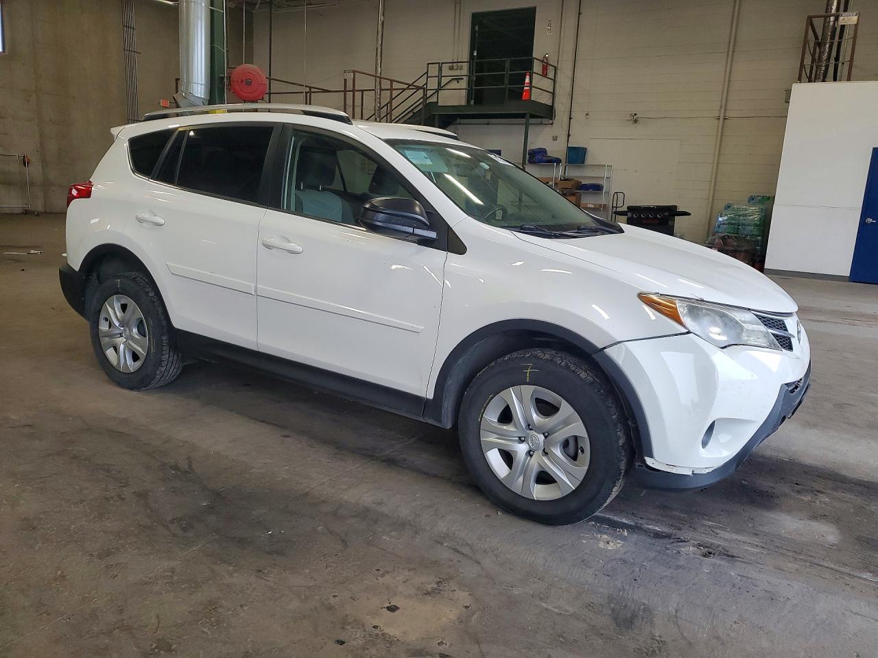 2015 Toyota Rav4 Le Awd Белый vin: JTMBFREV7FJ044368