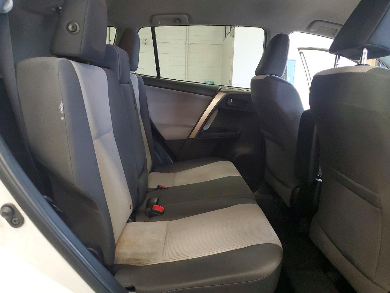 2015 Toyota Rav4 Le Awd Белый vin: JTMBFREV7FJ044368