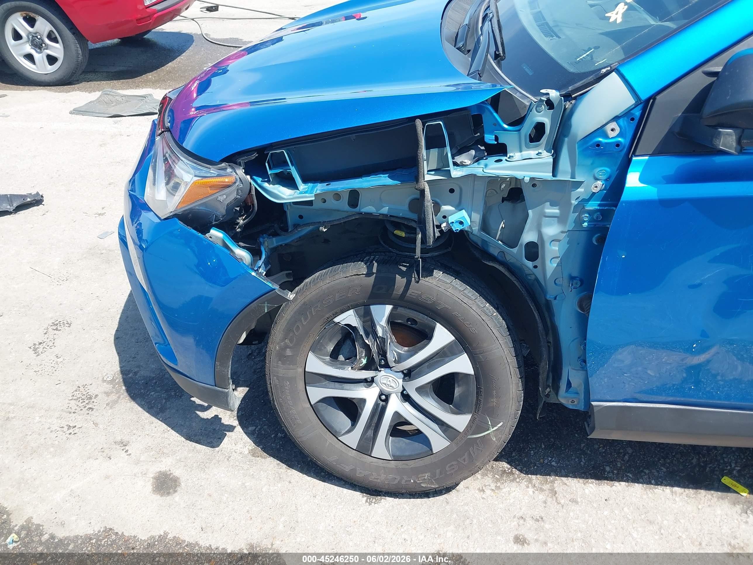 2018 Toyota Rav4 Le Синий vin: JTMBFREV7JJ187393