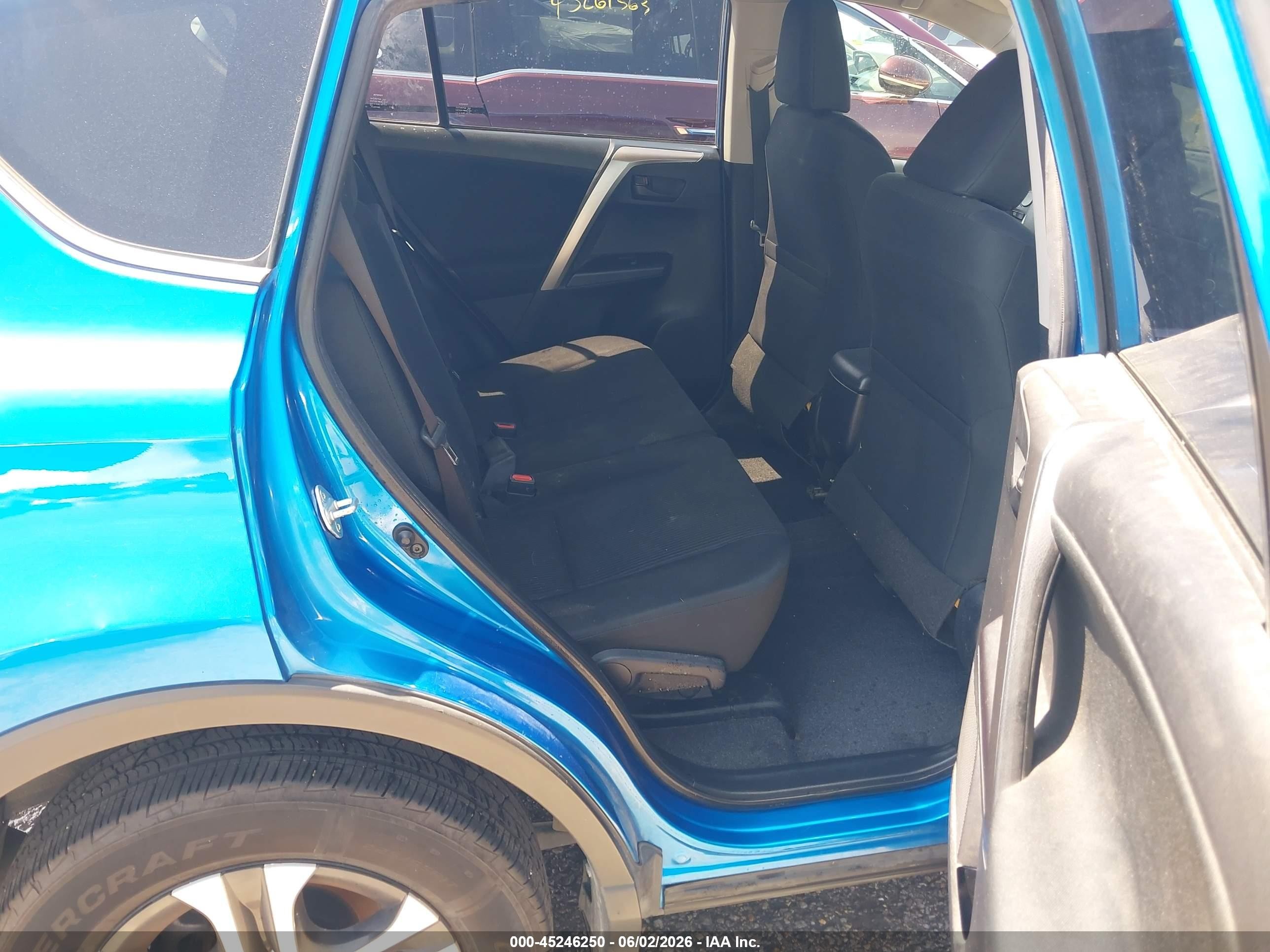 2018 Toyota Rav4 Le Синий vin: JTMBFREV7JJ187393
