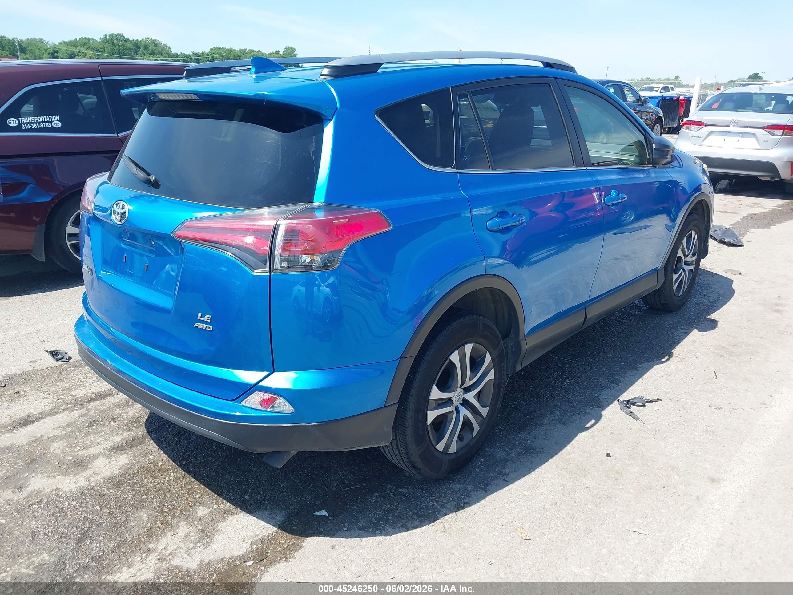 2018 Toyota Rav4 Le Синий vin: JTMBFREV7JJ187393