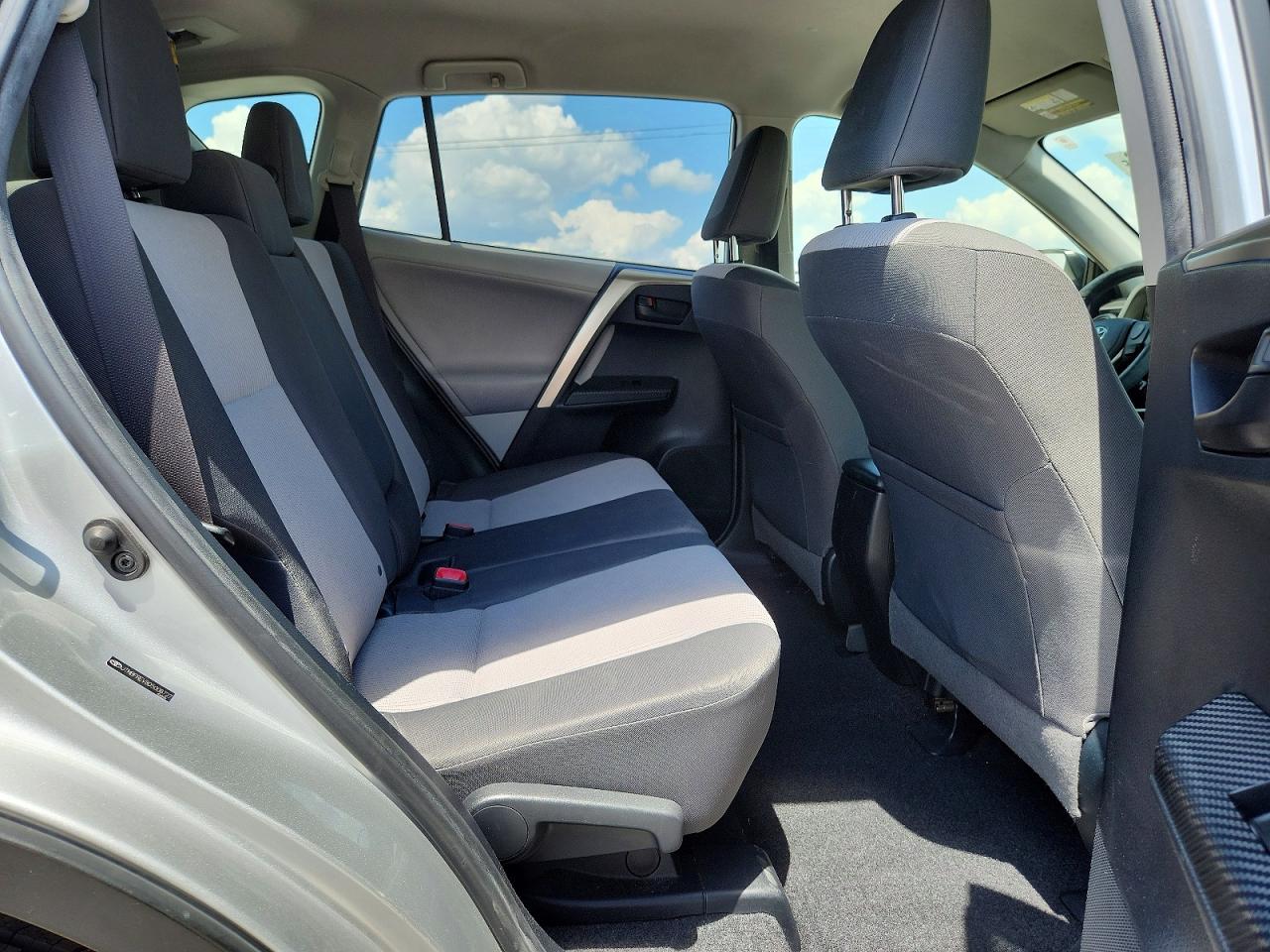 2013 Toyota Rav4 Le Silver vin: JTMBFREV8D5008727