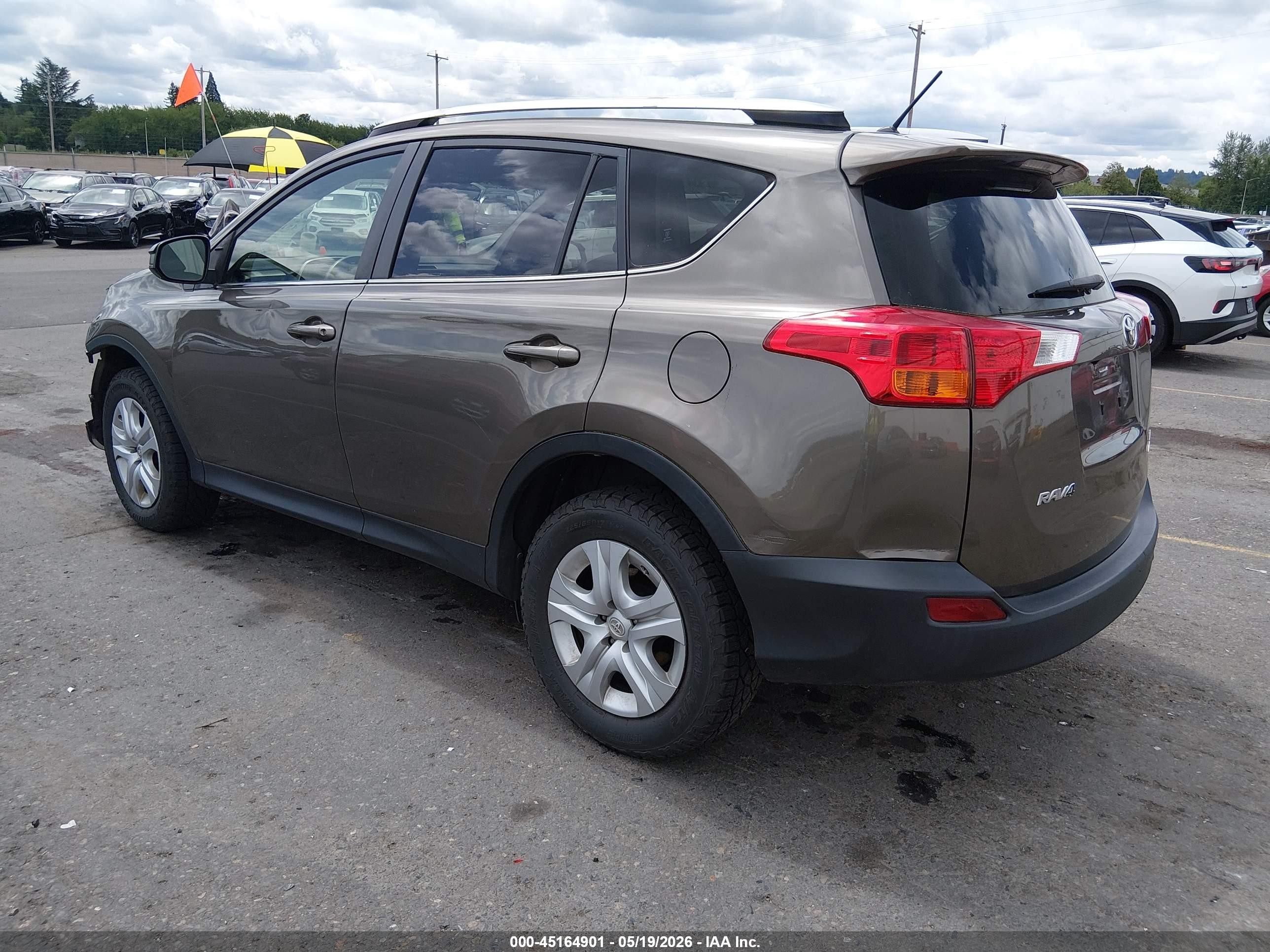 2014 Toyota Rav4 Le Beige vin: JTMBFREV8ED056008