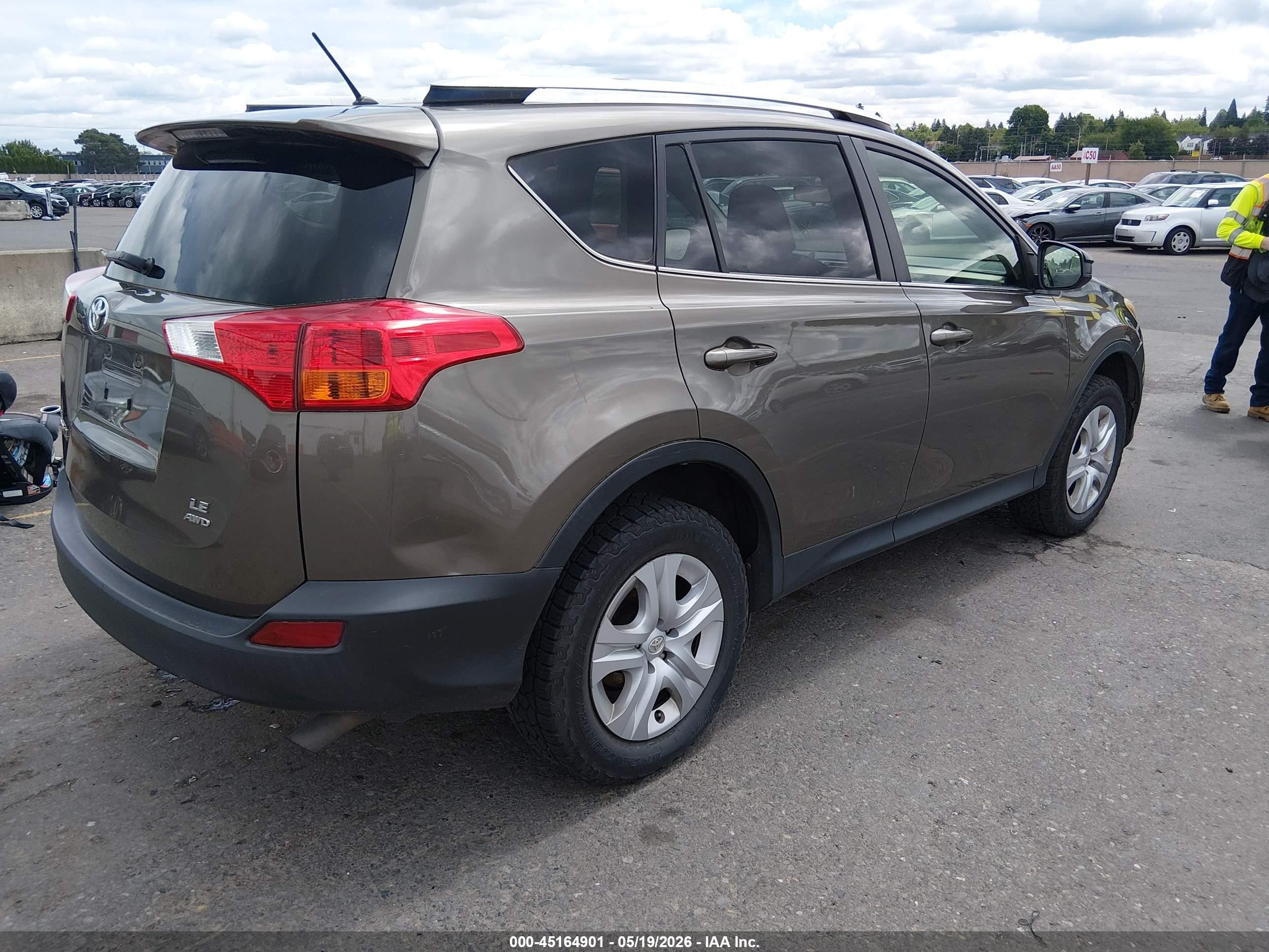 2014 Toyota Rav4 Le Beige vin: JTMBFREV8ED056008