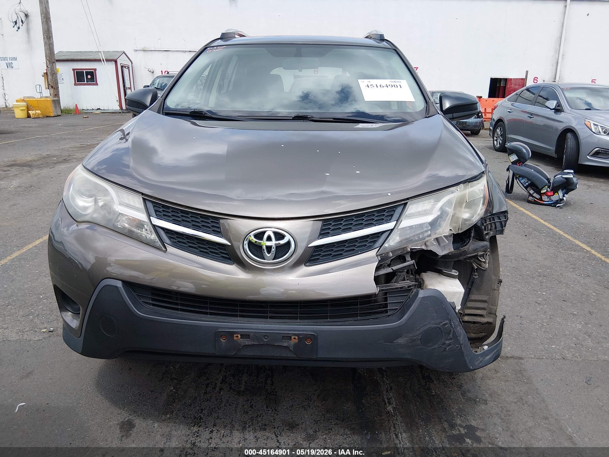 2014 Toyota Rav4 Le Beige vin: JTMBFREV8ED056008