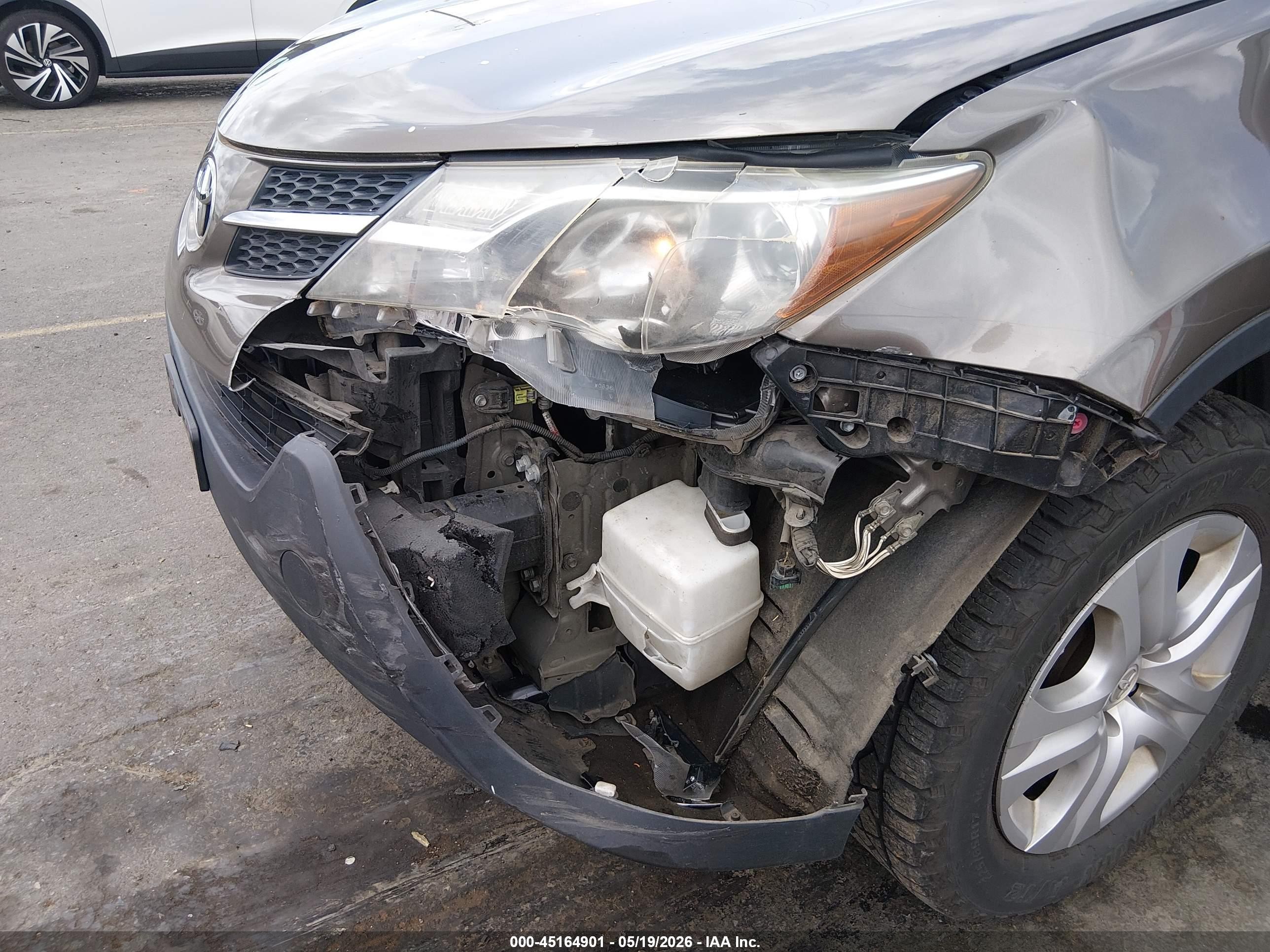 2014 Toyota Rav4 Le Beige vin: JTMBFREV8ED056008