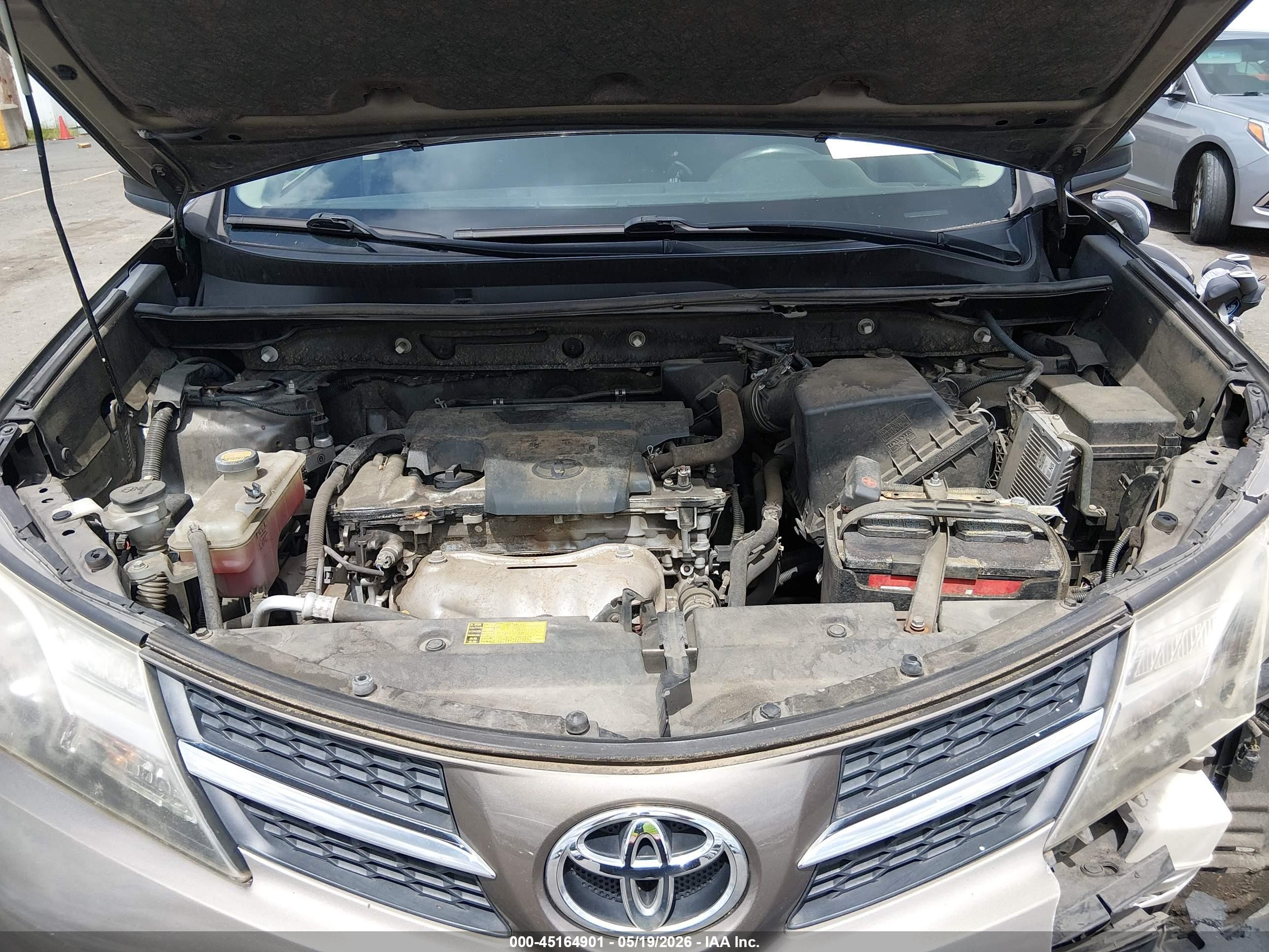 2014 Toyota Rav4 Le Beige vin: JTMBFREV8ED056008