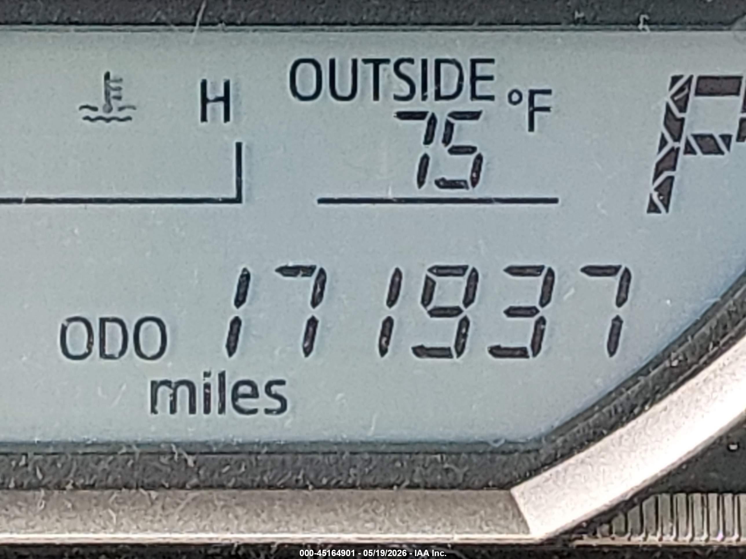 2014 Toyota Rav4 Le Beige vin: JTMBFREV8ED056008