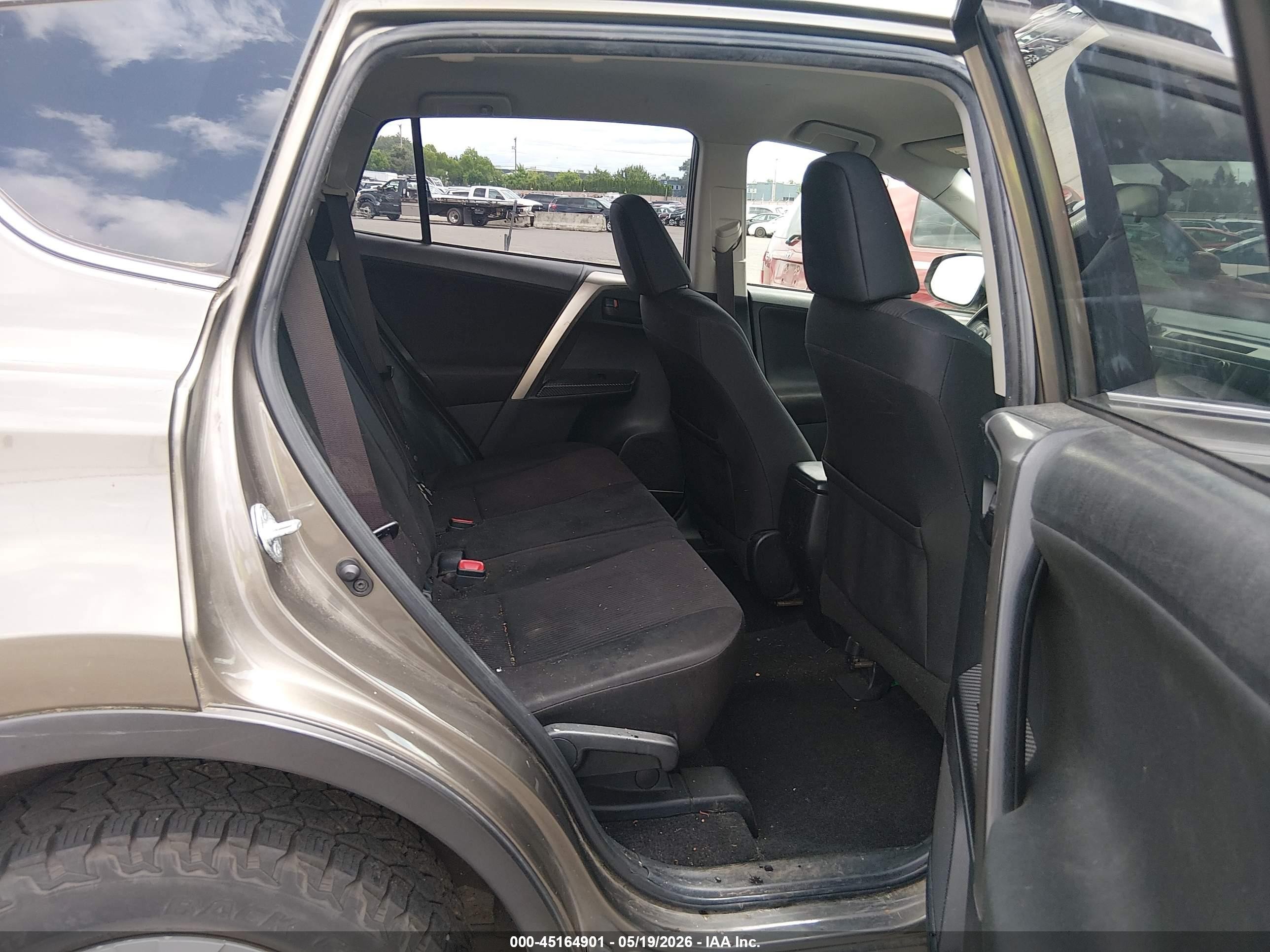 2014 Toyota Rav4 Le Beige vin: JTMBFREV8ED056008