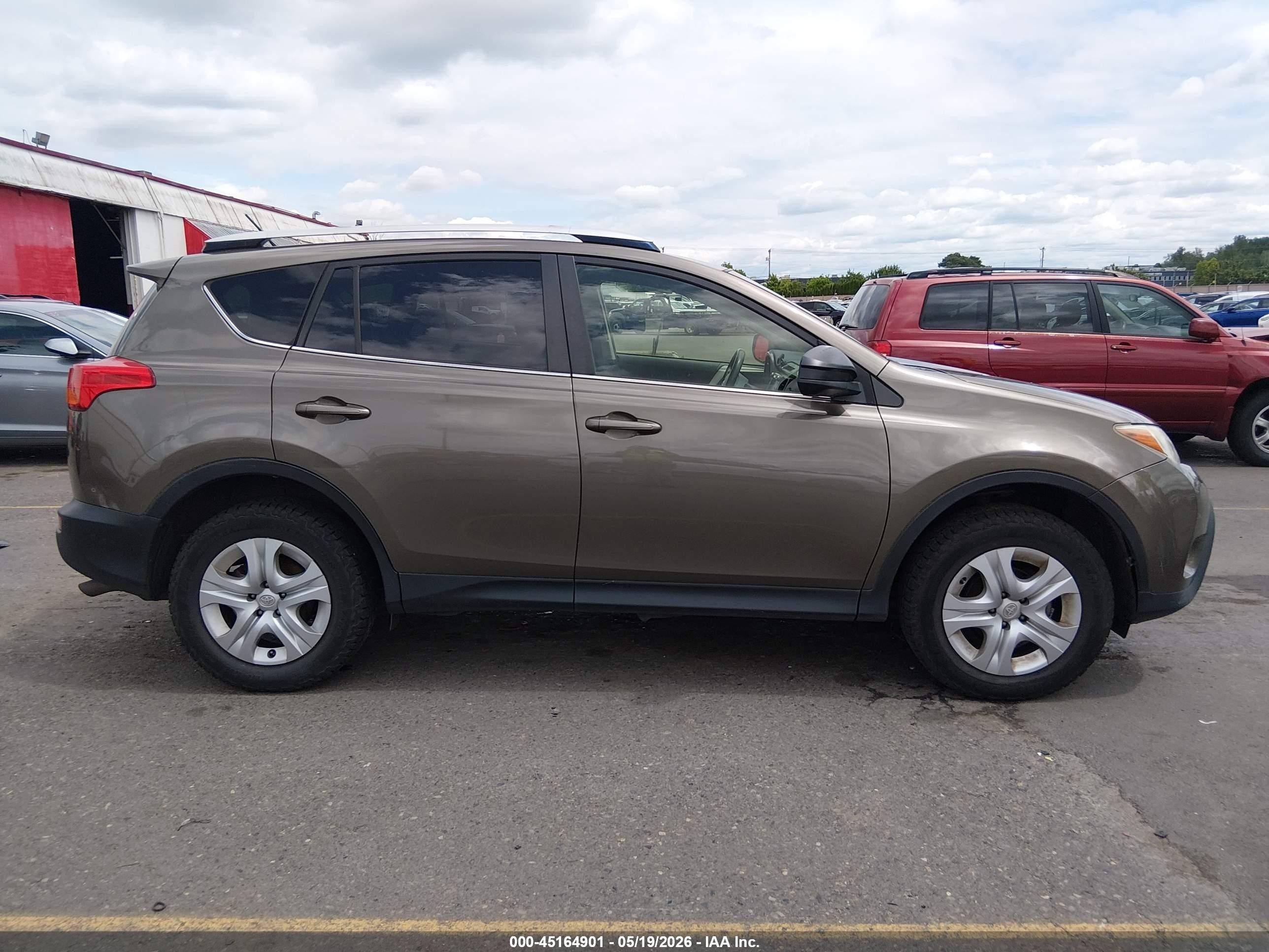 2014 Toyota Rav4 Le Beige vin: JTMBFREV8ED056008