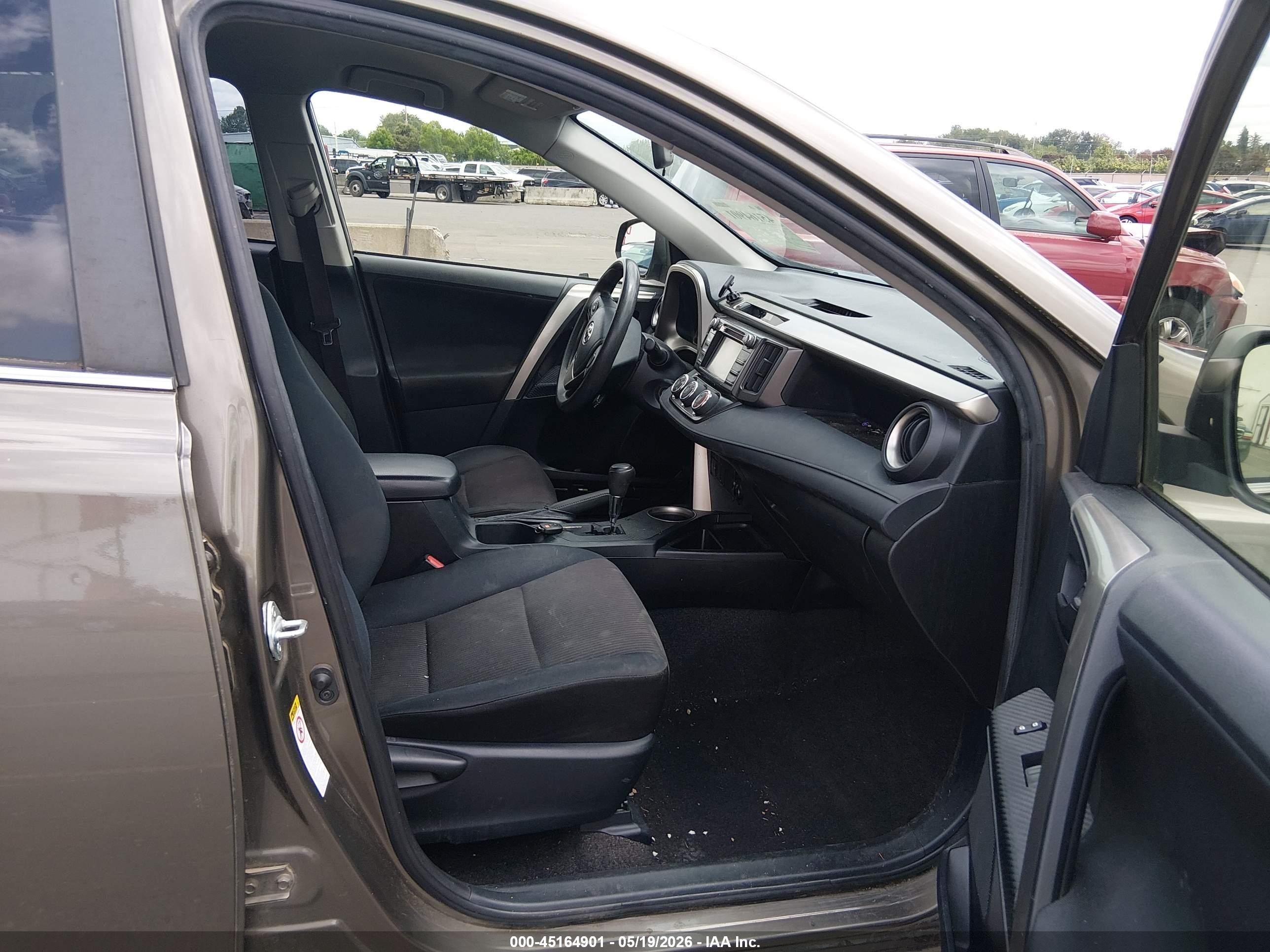2014 Toyota Rav4 Le Beige vin: JTMBFREV8ED056008