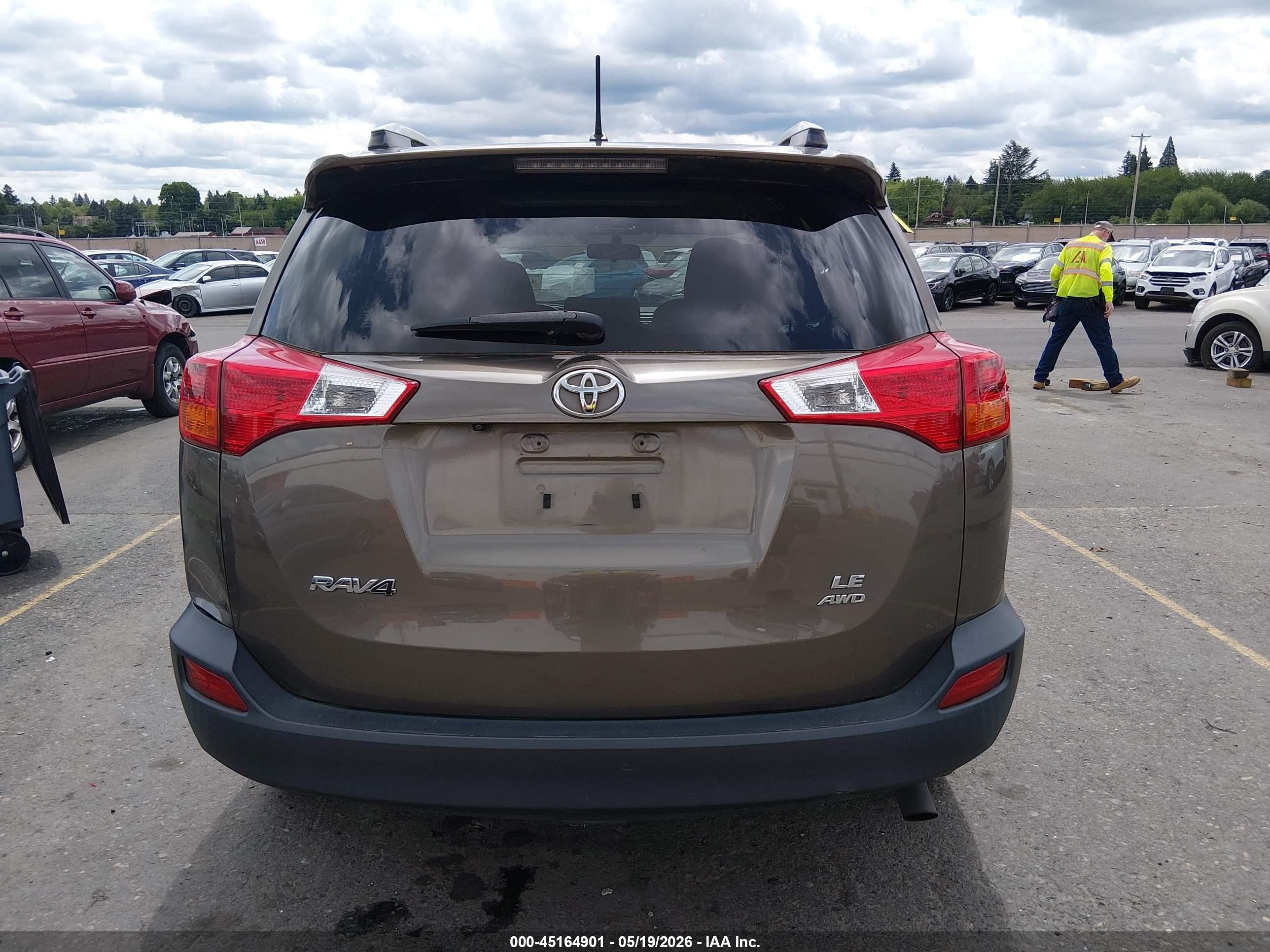 2014 Toyota Rav4 Le Beige vin: JTMBFREV8ED056008