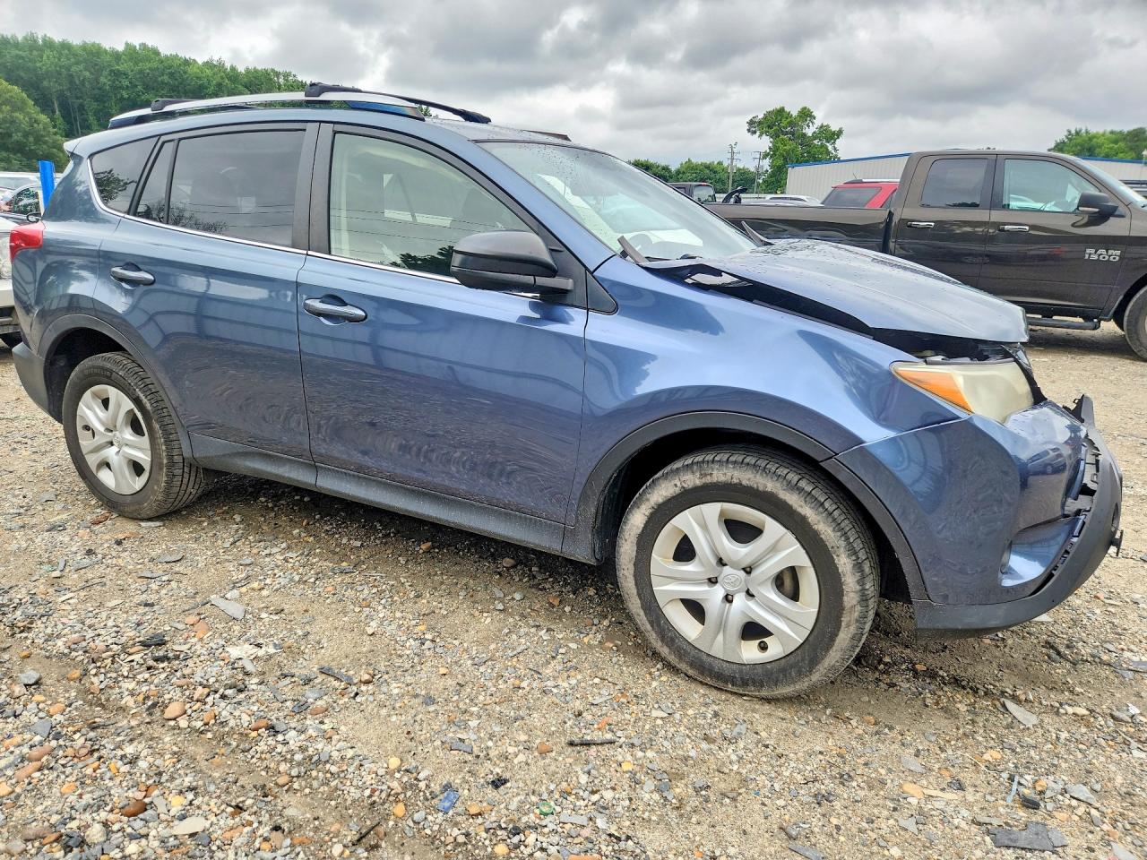 2014 Toyota Rav4 Le Blue vin: JTMBFREV8ED079630