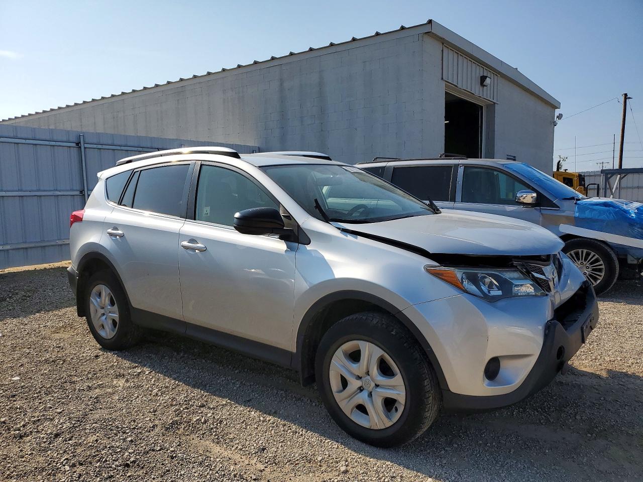 2015 Toyota Rav4 Le Silver vin: JTMBFREV8FD099751