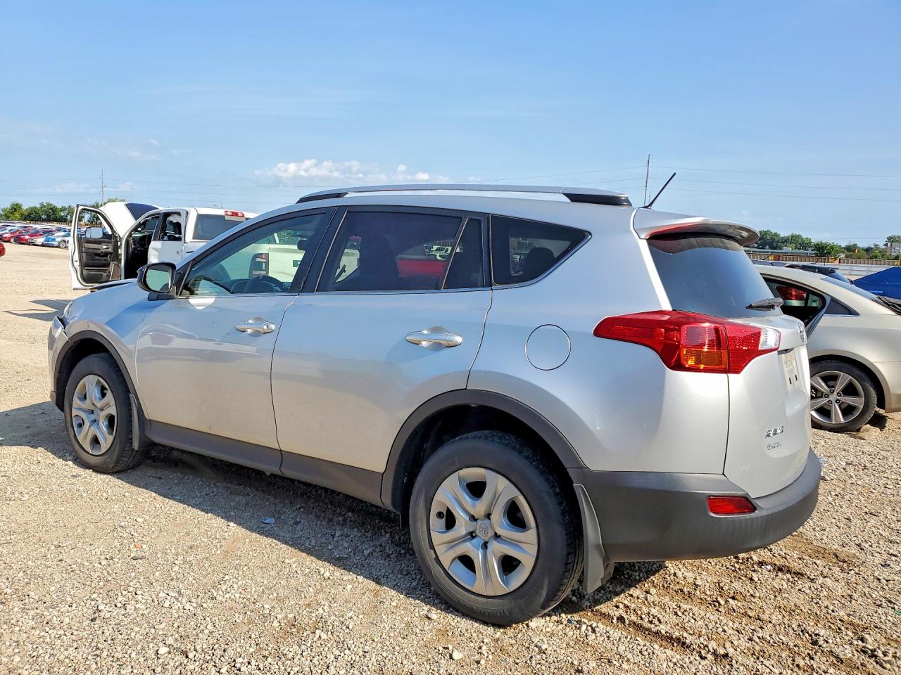2015 Toyota Rav4 Le Silver vin: JTMBFREV8FD099751