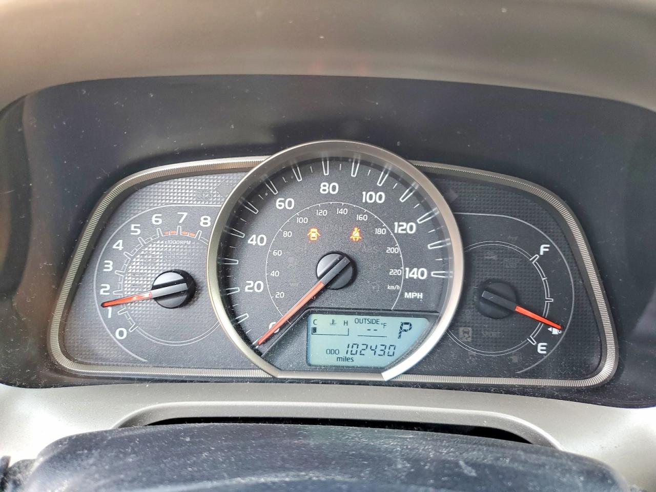 2015 Toyota Rav4 Le Silver vin: JTMBFREV8FD099751
