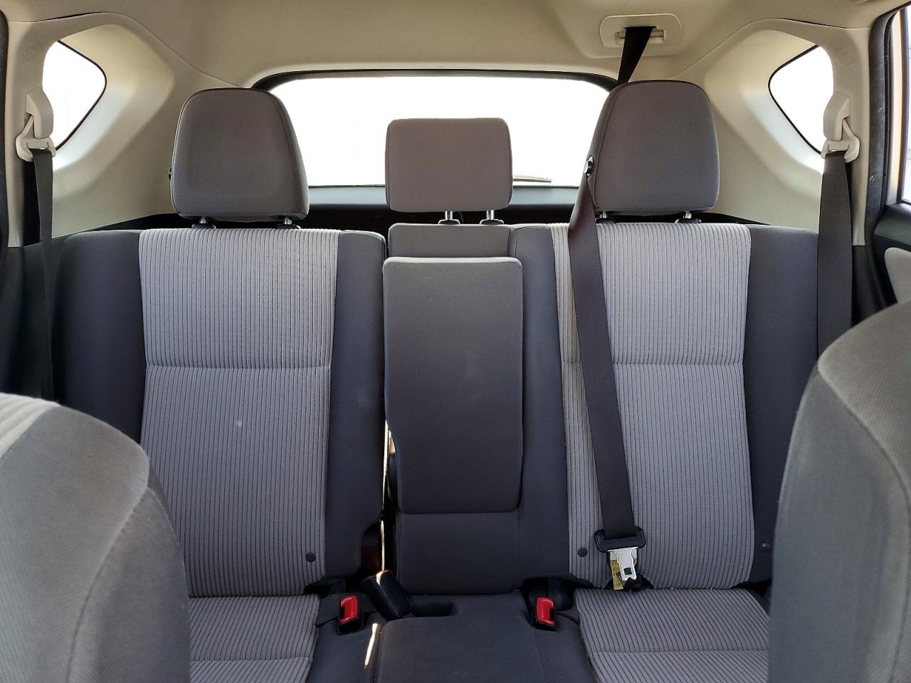 2015 Toyota Rav4 Le Silver vin: JTMBFREV8FD099751