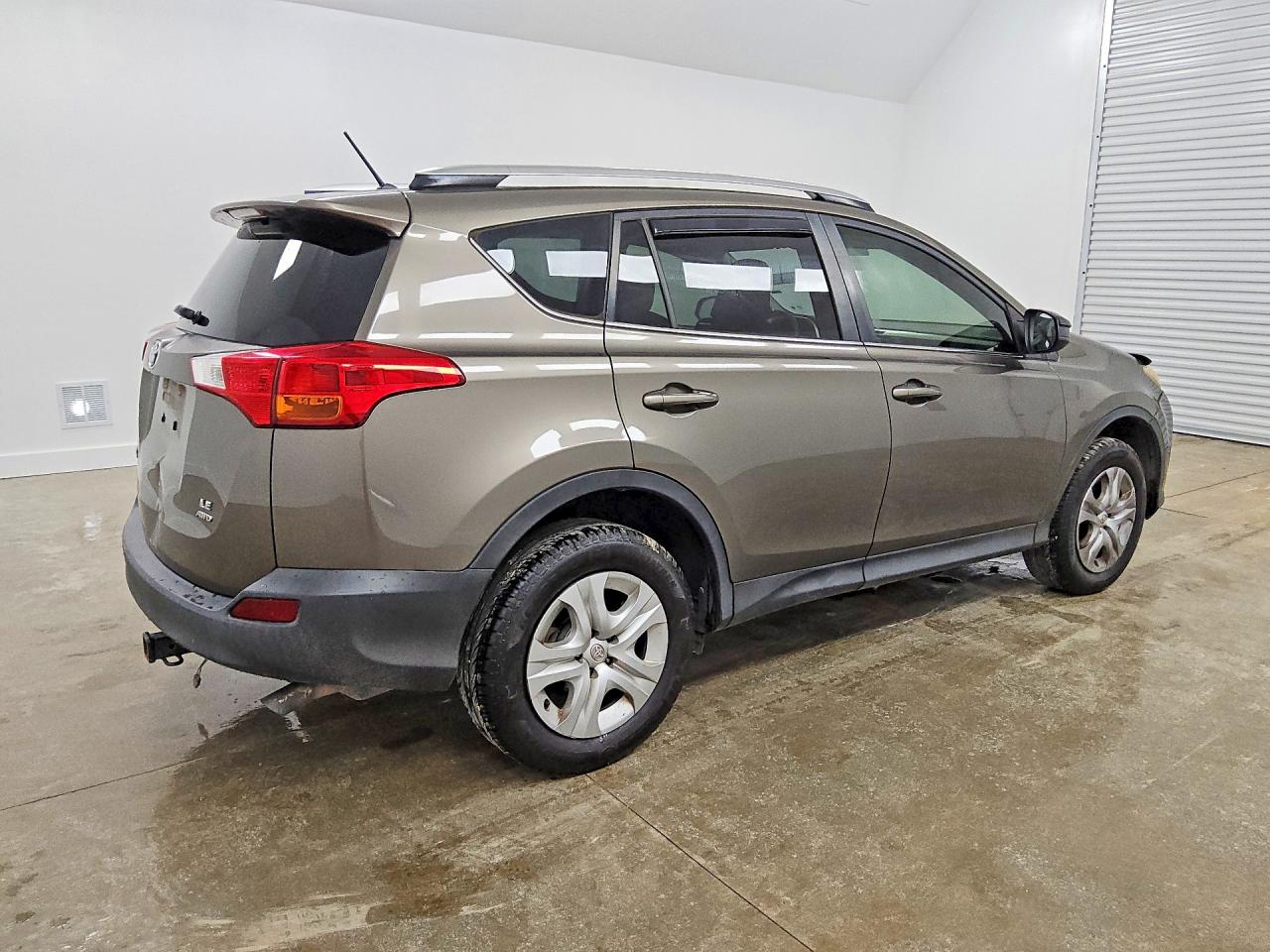 2015 Toyota Rav4 Le Beige vin: JTMBFREV8FD151301