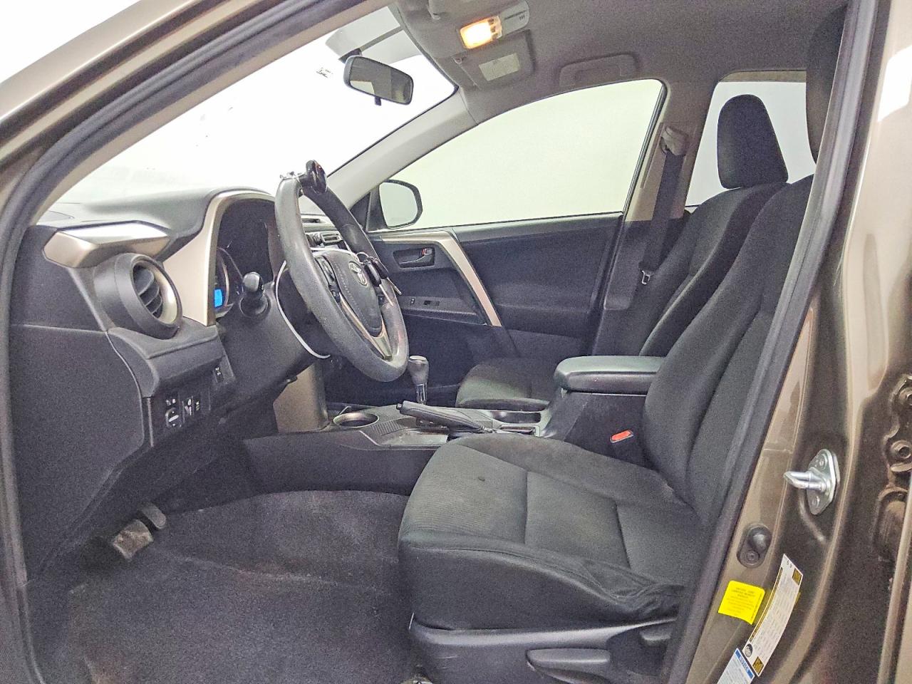 2015 Toyota Rav4 Le Beige vin: JTMBFREV8FD151301