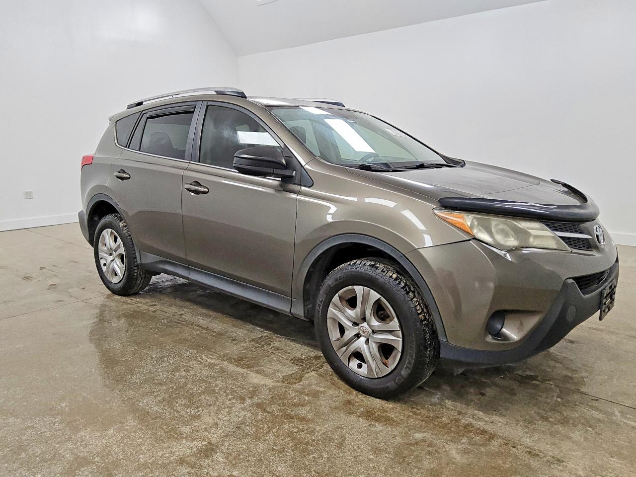 2015 Toyota Rav4 Le Beige vin: JTMBFREV8FD151301