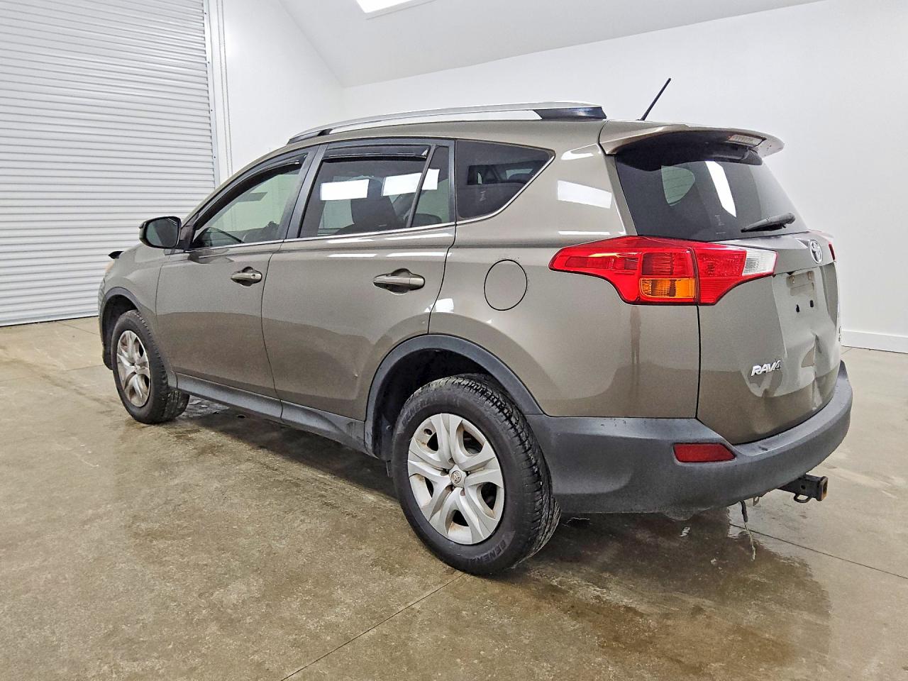 2015 Toyota Rav4 Le Beige vin: JTMBFREV8FD151301