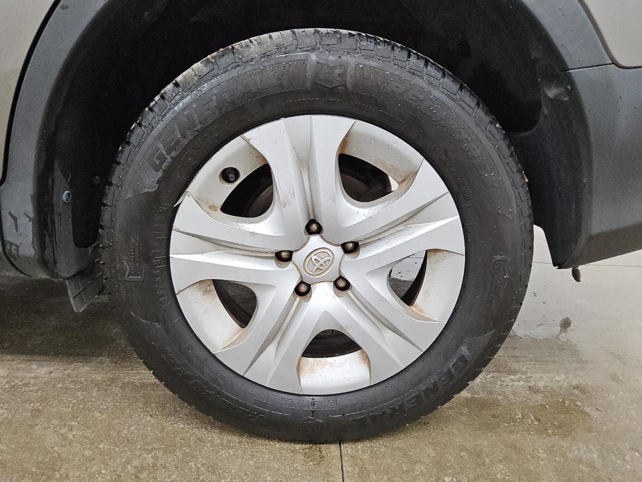 2015 Toyota Rav4 Le Beige vin: JTMBFREV8FD151301 Damage: Left Rear Wheel Cover, Broken, Replacement Required