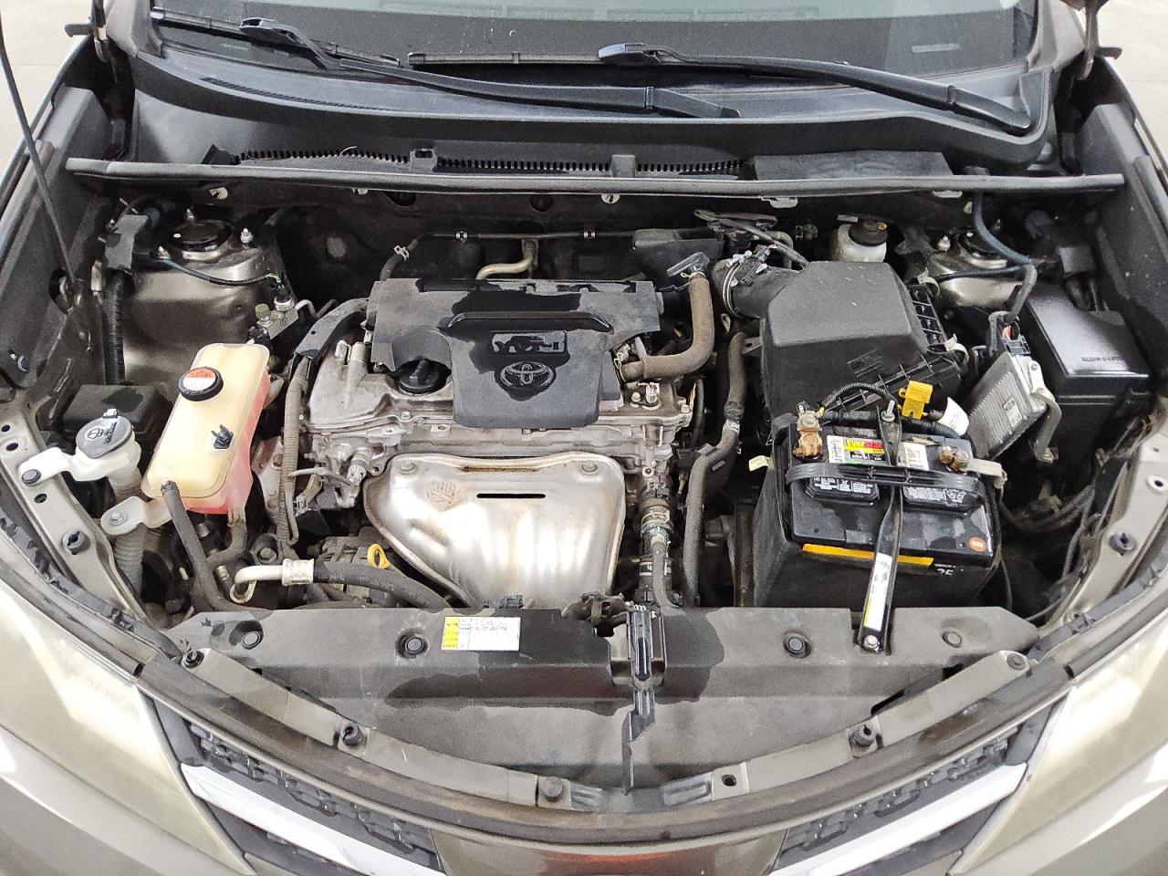 2015 Toyota Rav4 Le Beige vin: JTMBFREV8FD151301 Damage: Left Head Lamp, Faded, Repair Required