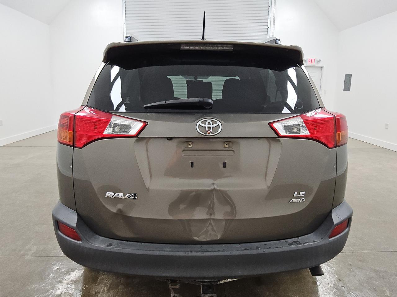 2015 Toyota Rav4 Le Beige vin: JTMBFREV8FD151301 Damage: Lift Gate, Dent(S) W/ Paint Dmg, > 12 Inches