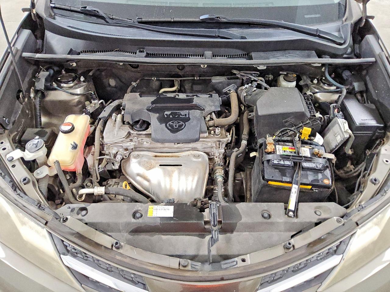 2015 Toyota Rav4 Le Beige vin: JTMBFREV8FD151301