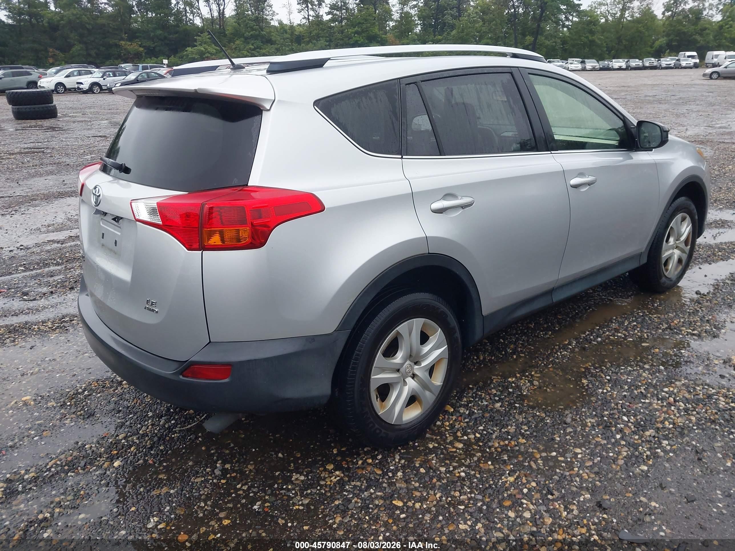 2015 Toyota Rav4 Le Silver vin: JTMBFREV8FD155798
