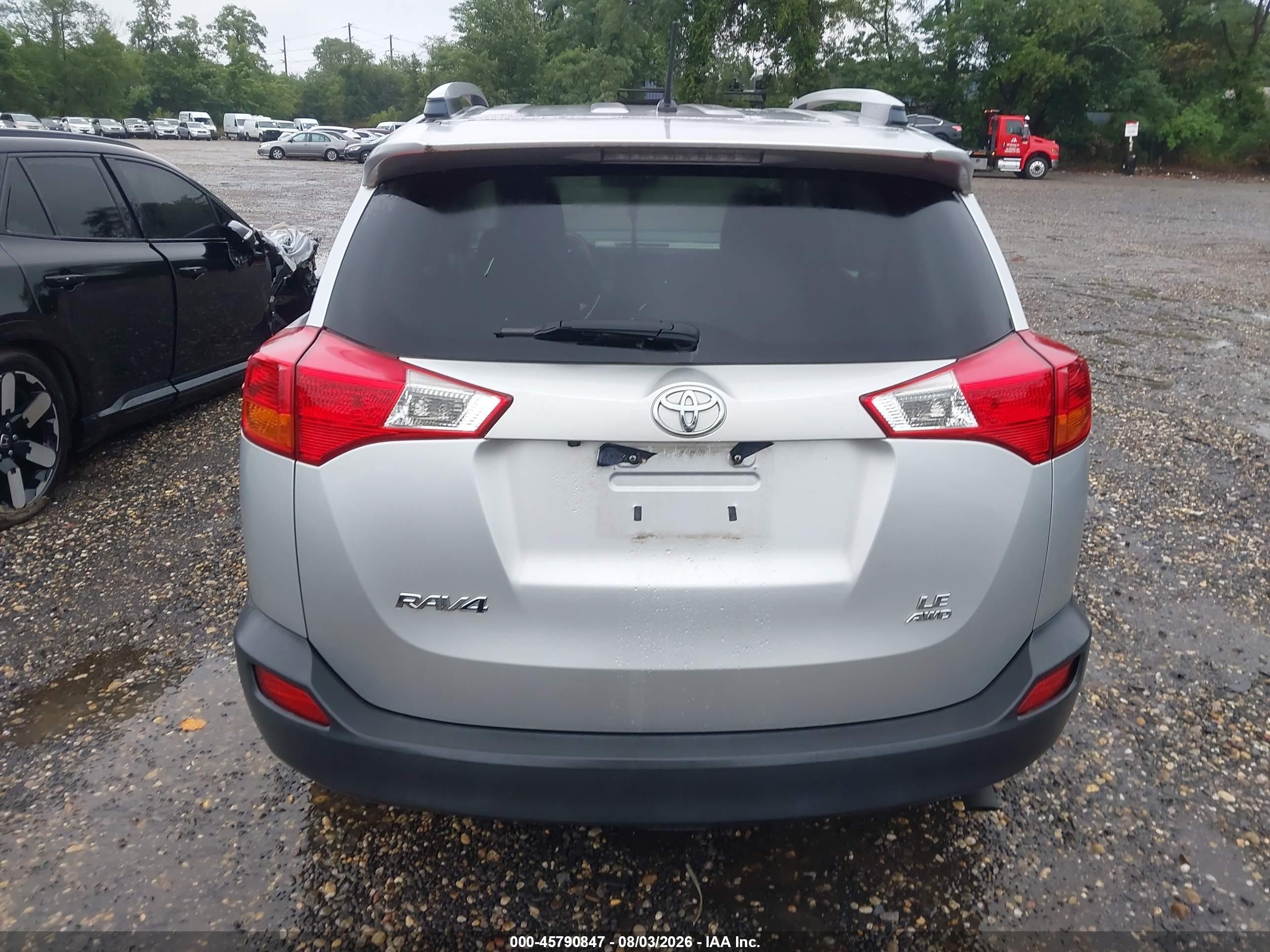 2015 Toyota Rav4 Le Silver vin: JTMBFREV8FD155798