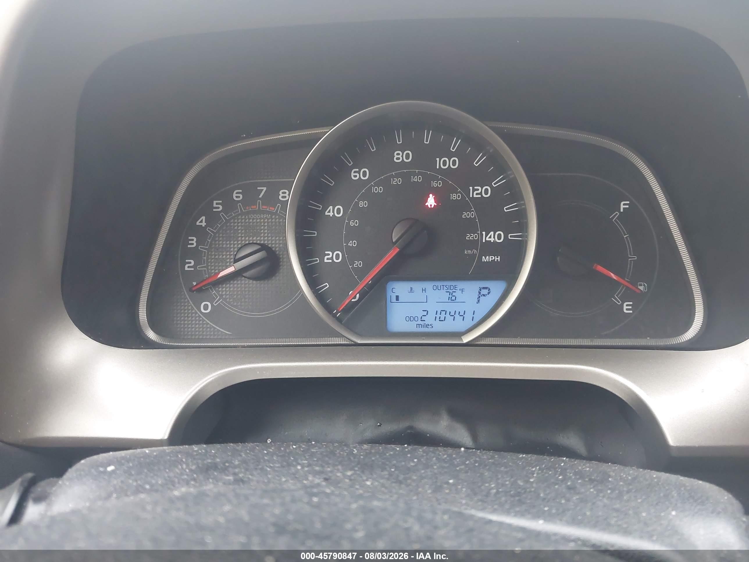 2015 Toyota Rav4 Le Silver vin: JTMBFREV8FD155798