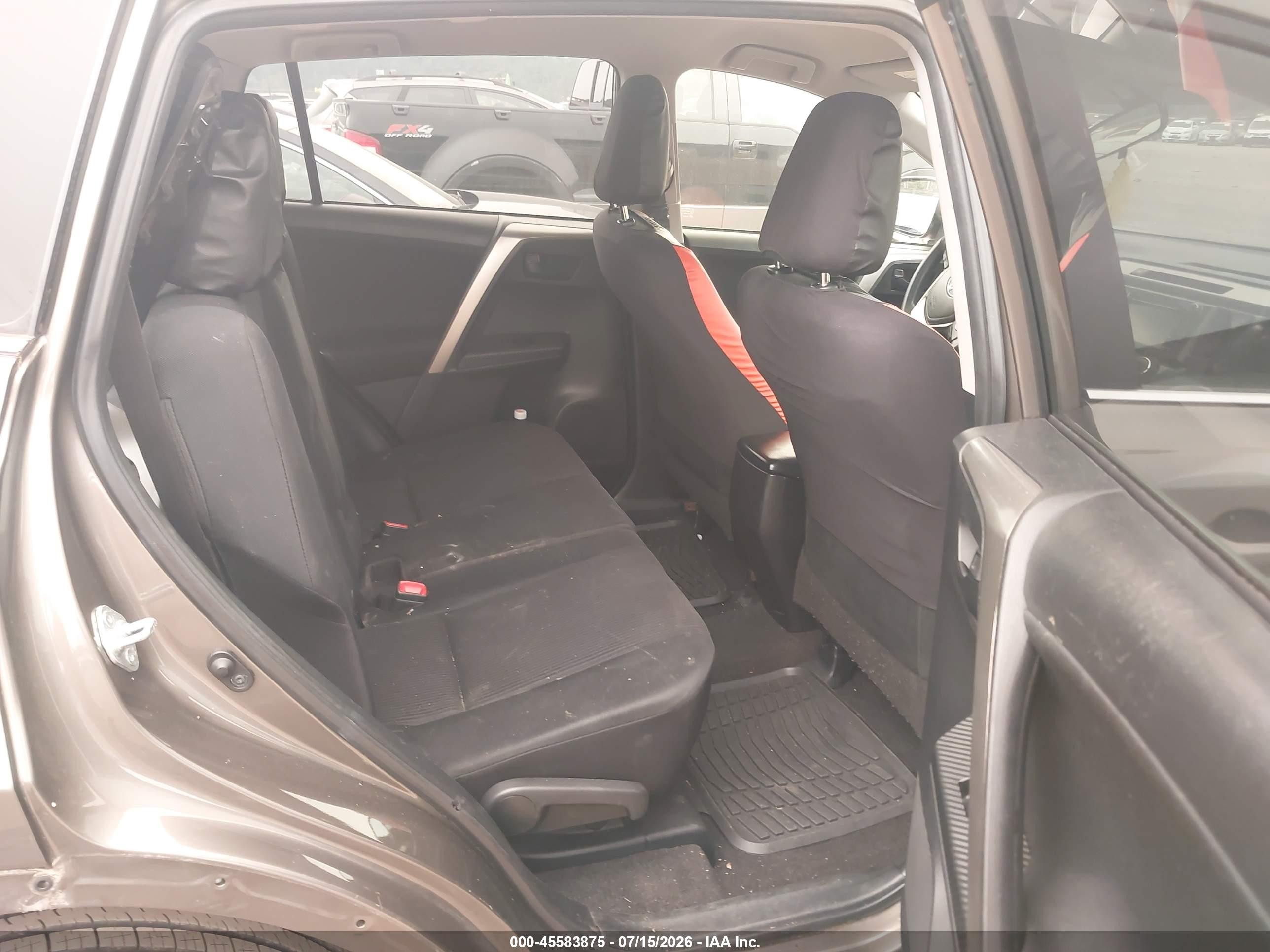 2015 Toyota Rav4 Le Brown vin: JTMBFREV8FD159544
