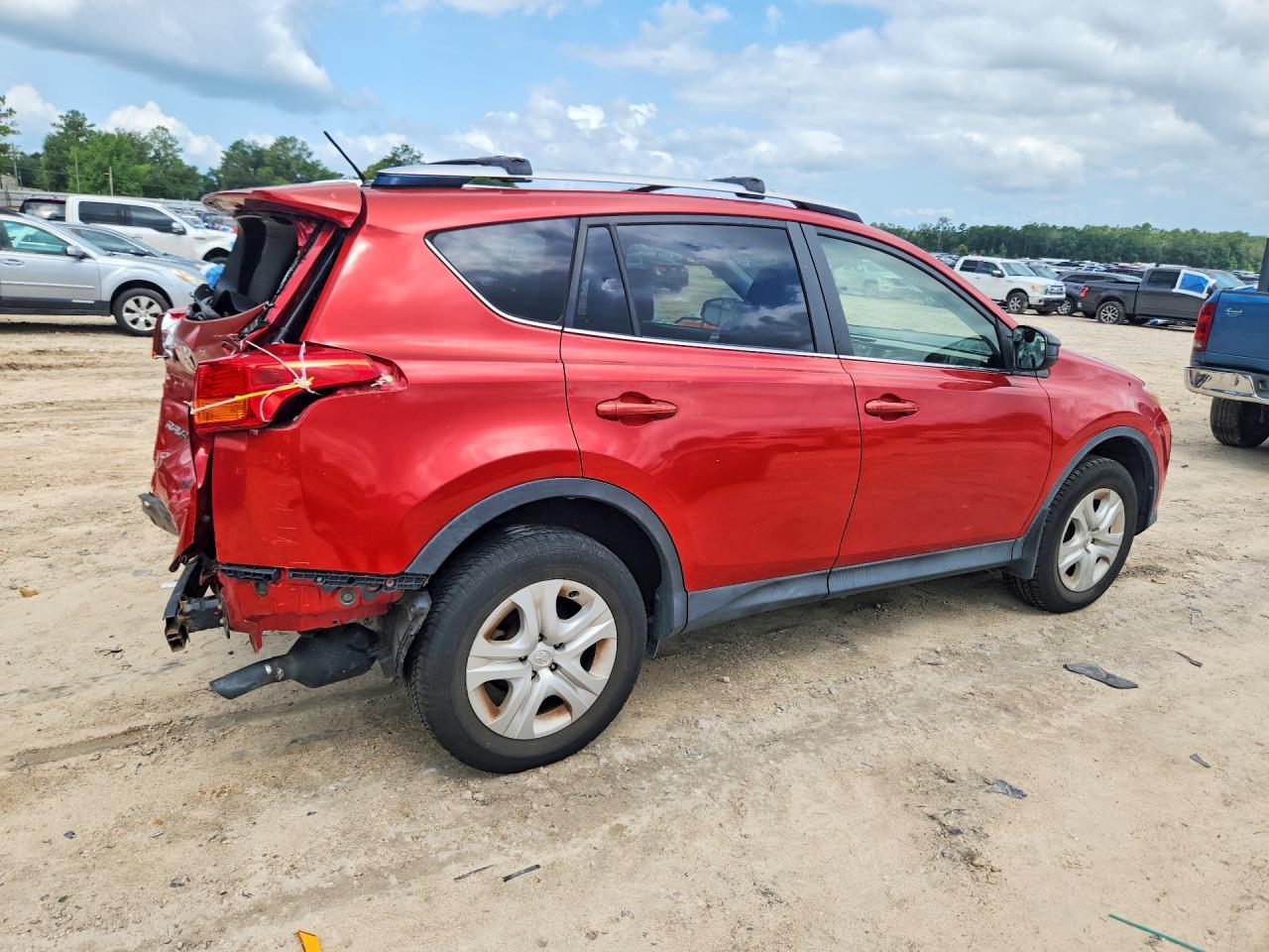 2015 Toyota Rav4 Le Red vin: JTMBFREV8FJ027529