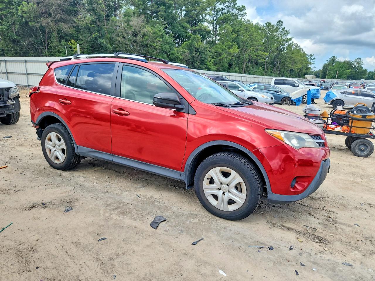 2015 Toyota Rav4 Le Red vin: JTMBFREV8FJ027529