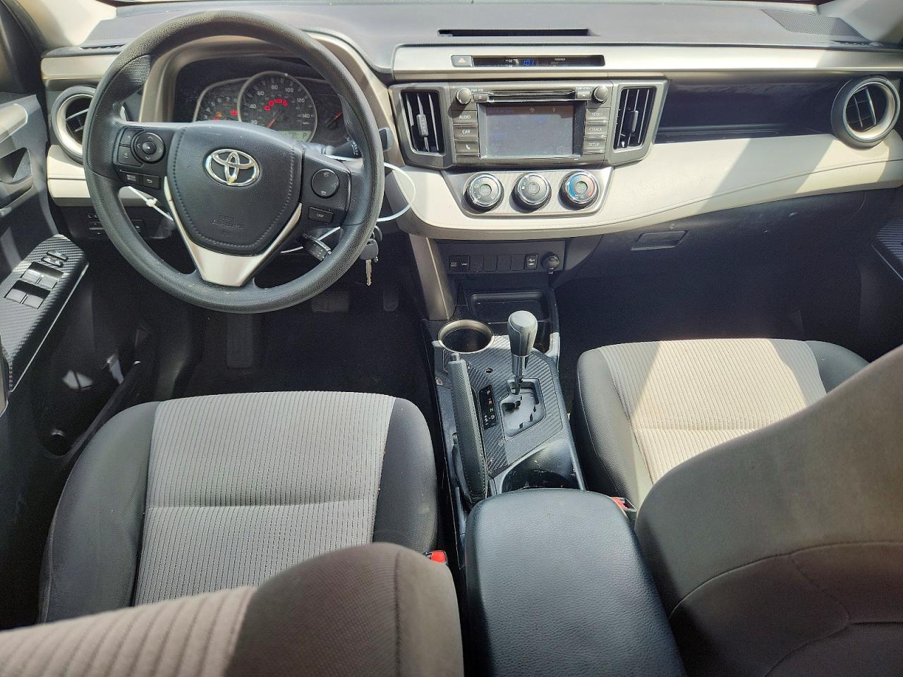 2015 Toyota Rav4 Le Red vin: JTMBFREV8FJ027529