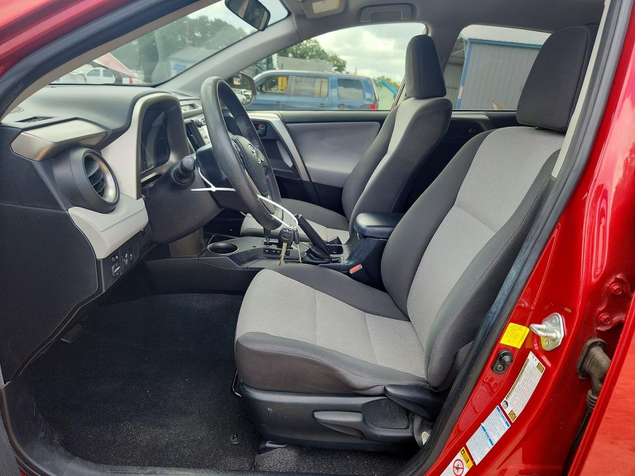 2015 Toyota Rav4 Le Red vin: JTMBFREV8FJ027529
