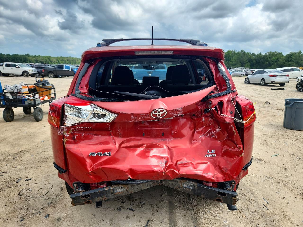 2015 Toyota Rav4 Le Red vin: JTMBFREV8FJ027529