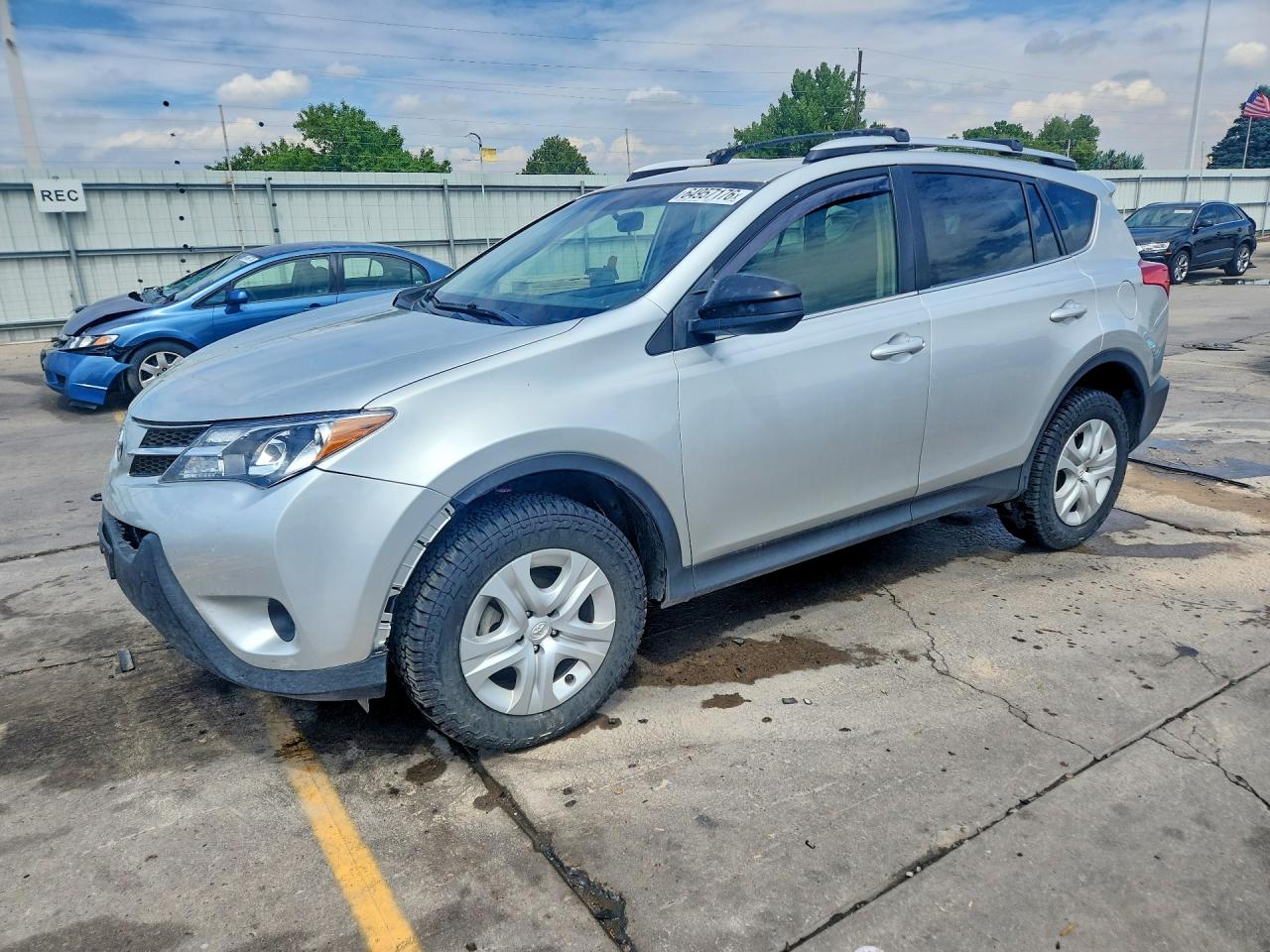 2015 Toyota Rav4 Le Silver vin: JTMBFREV8FJ033864
