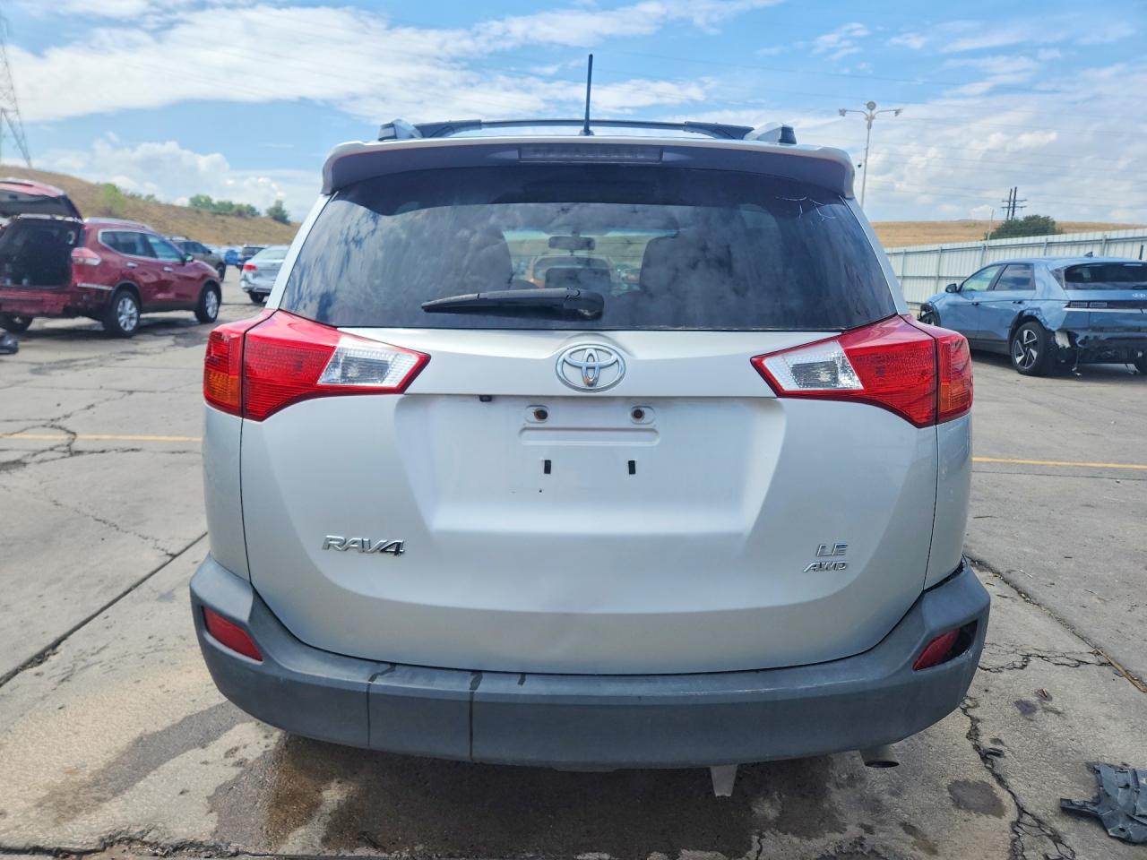 2015 Toyota Rav4 Le Silver vin: JTMBFREV8FJ033864