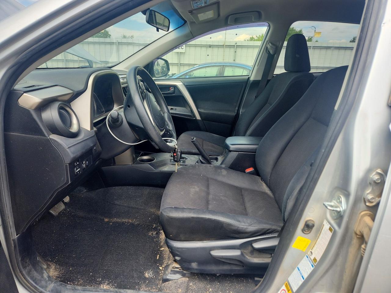 2015 Toyota Rav4 Le Silver vin: JTMBFREV8FJ033864