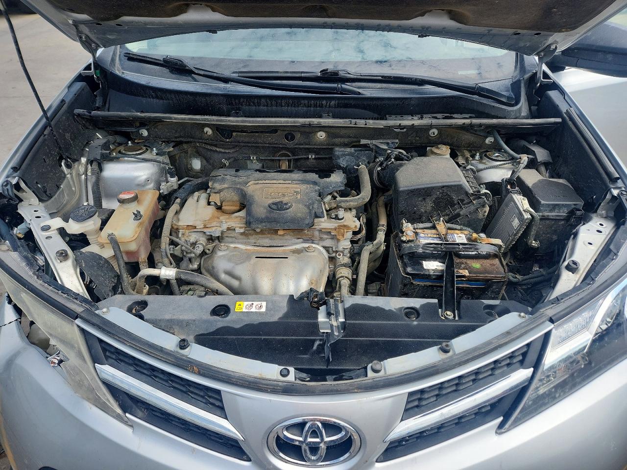 2015 Toyota Rav4 Le Silver vin: JTMBFREV8FJ033864