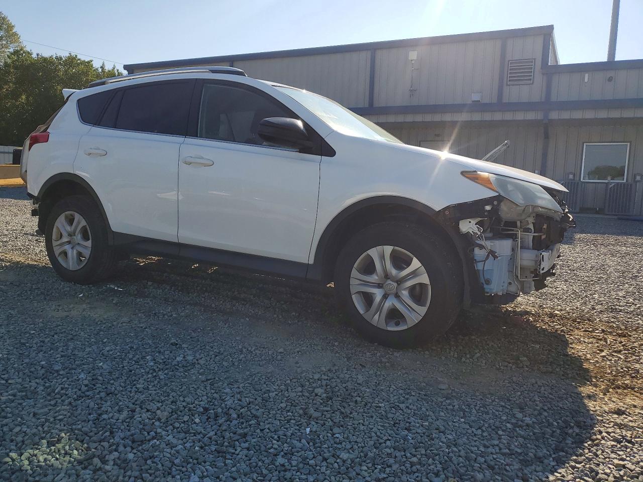 2015 Toyota Rav4 Le White vin: JTMBFREV8FJ037185
