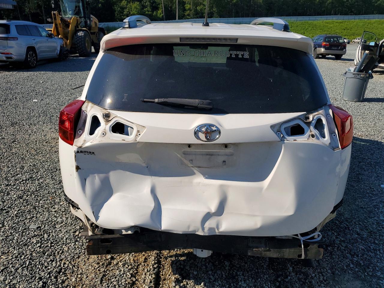 2015 Toyota Rav4 Le White vin: JTMBFREV8FJ037185