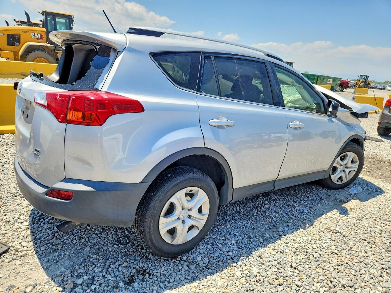 2015 Toyota Rav4 Le Silver vin: JTMBFREV8FJ050518