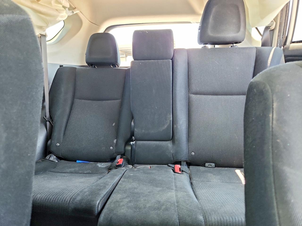 2015 Toyota Rav4 Le Silver vin: JTMBFREV8FJ050518